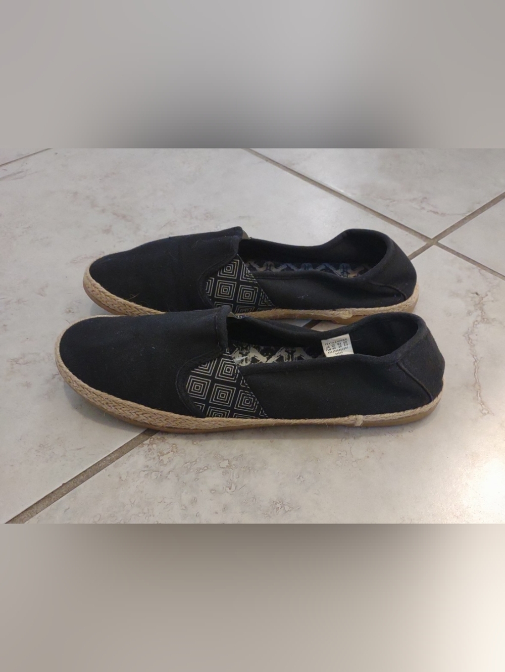 Joe Boxer Women's Black/White 11M Low-Top Round Toe Casual Slip-On Flat Shoes